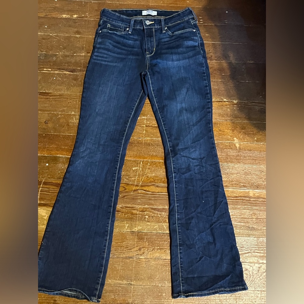 Levi mid rise bootcut size 2